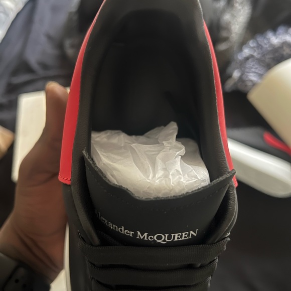 Alexander McQueen Oversized Black/Red - Picture 9 of 10